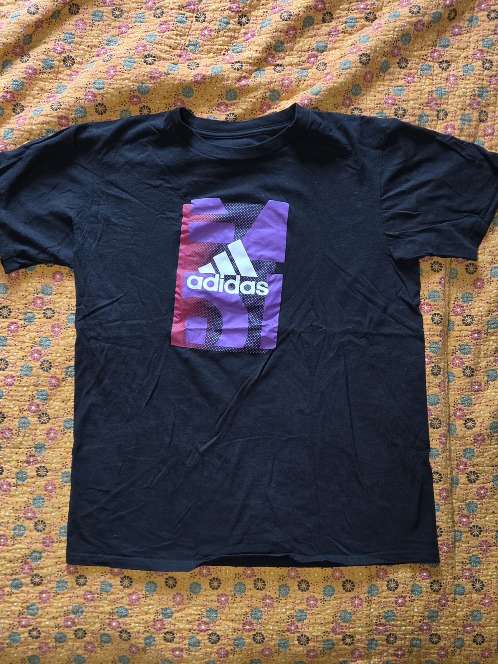 adidas Black Graphic Tee M
